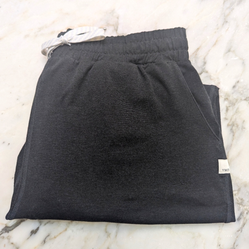 Vuori Performance Jogger in Black Heather, size M